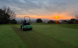 Carottage des greens : l’entretien indispensable au début de saison - Open Golf Club